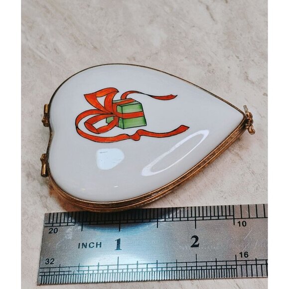 Heart-Shaped Limoges Trinket Box With Cherub Design & Ribbon Accents Fro… - Picture 4 of 8